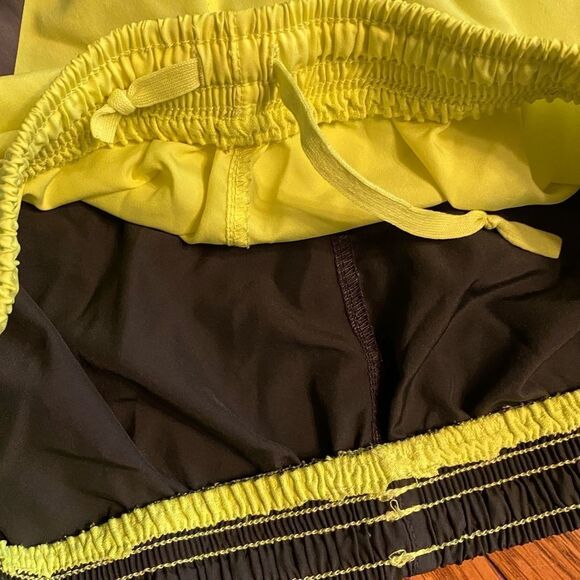 Nike green geometric and neon yellow 2 pack Dri-FIT Tempo Running Shorts - Picture 5 of 8